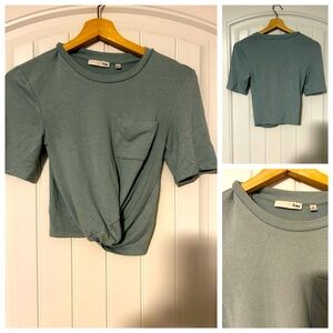 Aritzia Subah T shirt in excellent condition